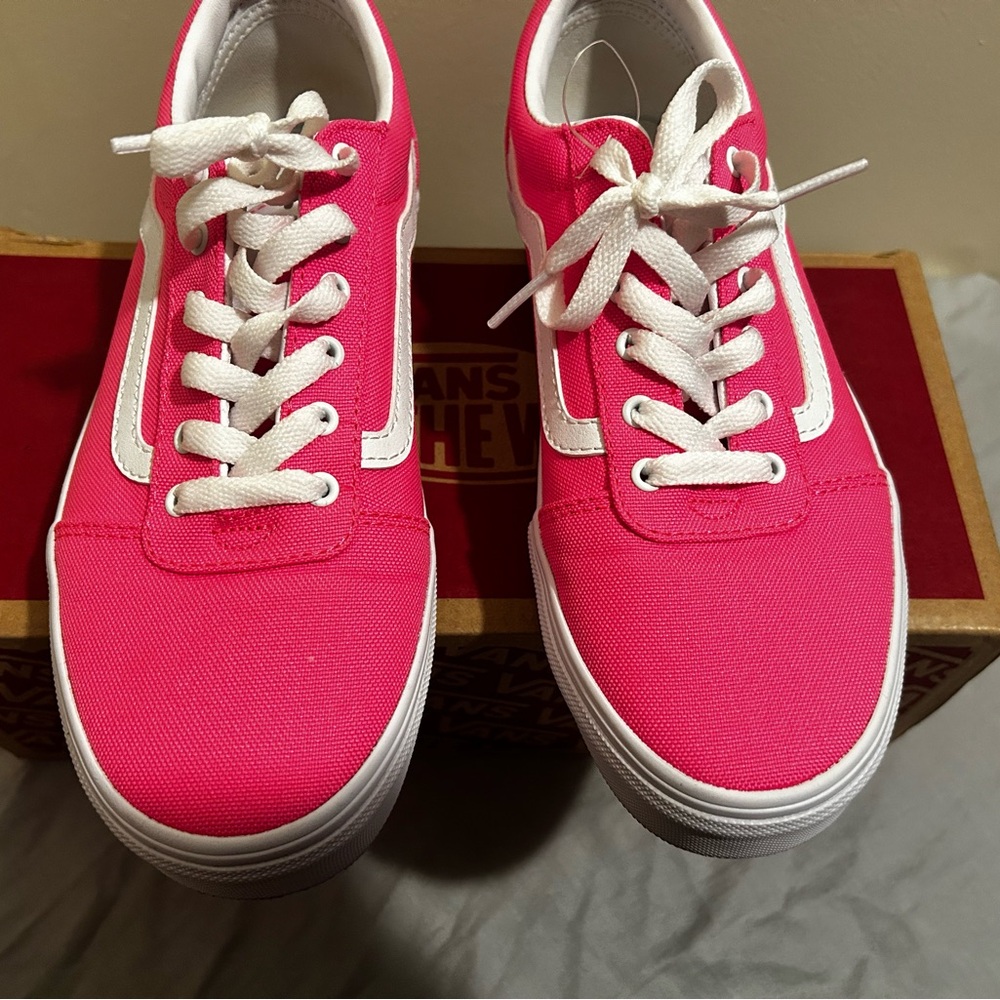 Grade School Vans Ward. Neon pink/white